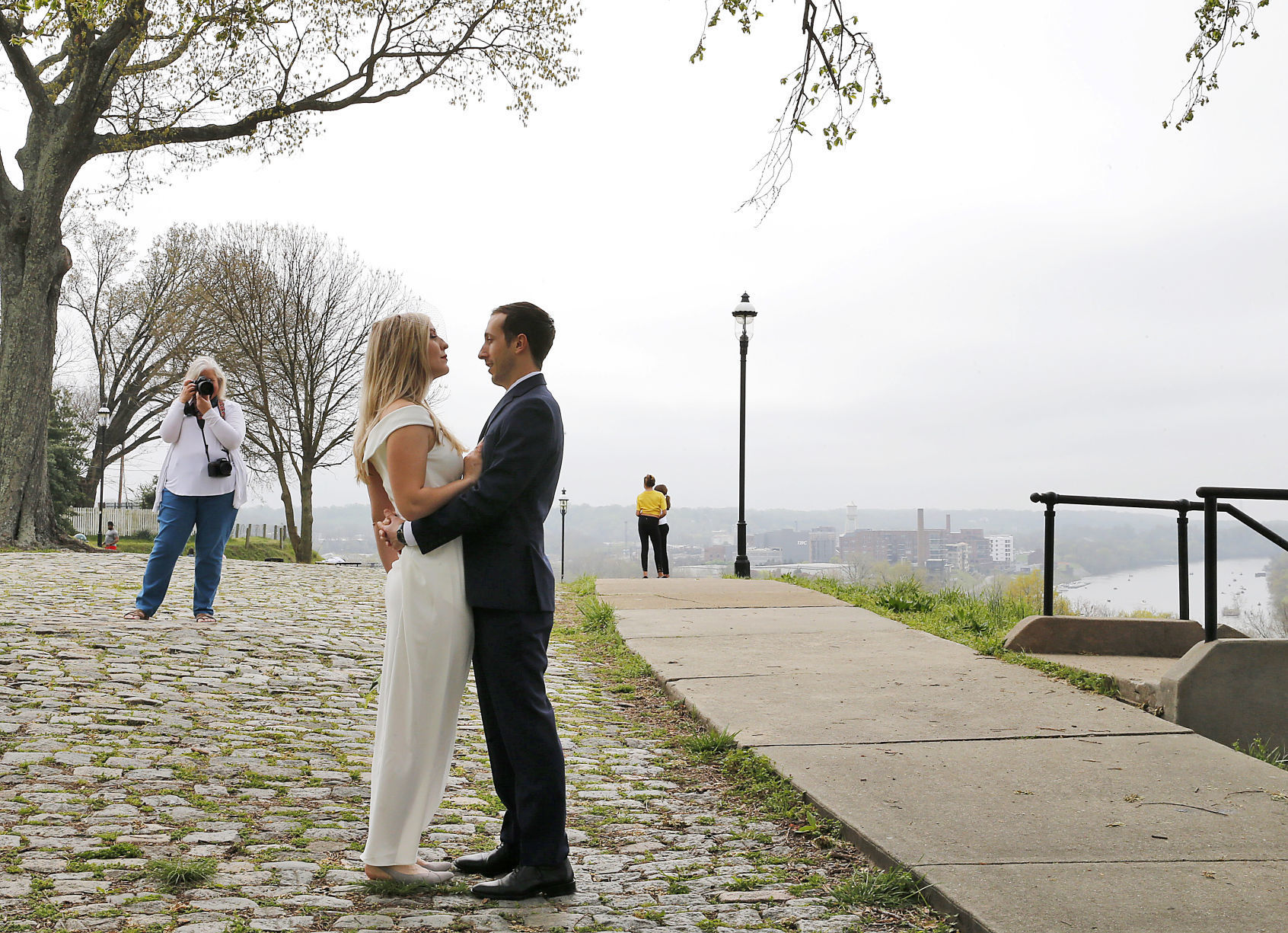 20200330_MET_COV_WEDDING_03